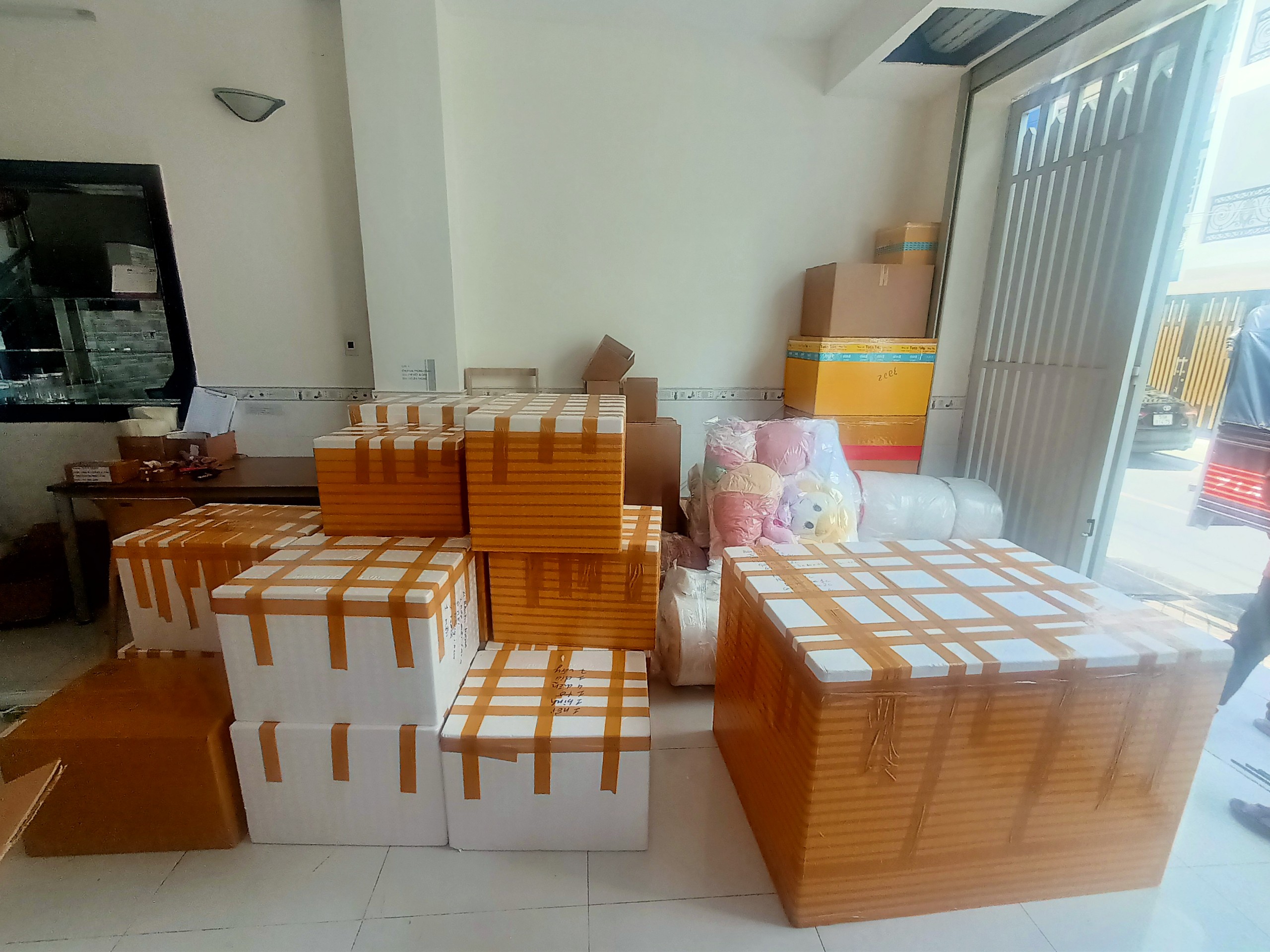 các hình thức gửi hàng đi nước ngoài phổ biến hiện nay