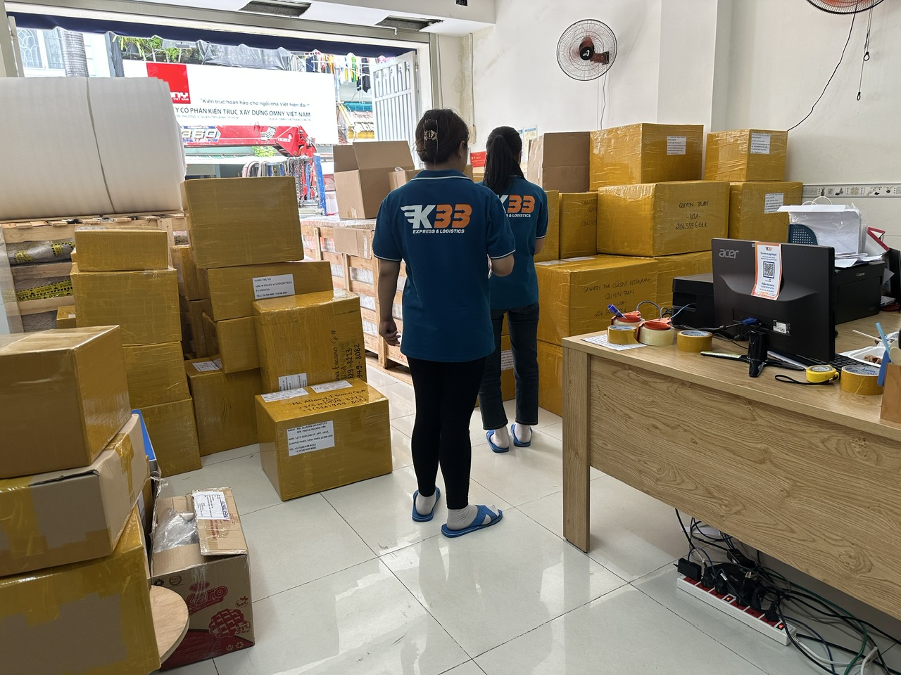 gửi hàng thời trang may mặc đi úc
