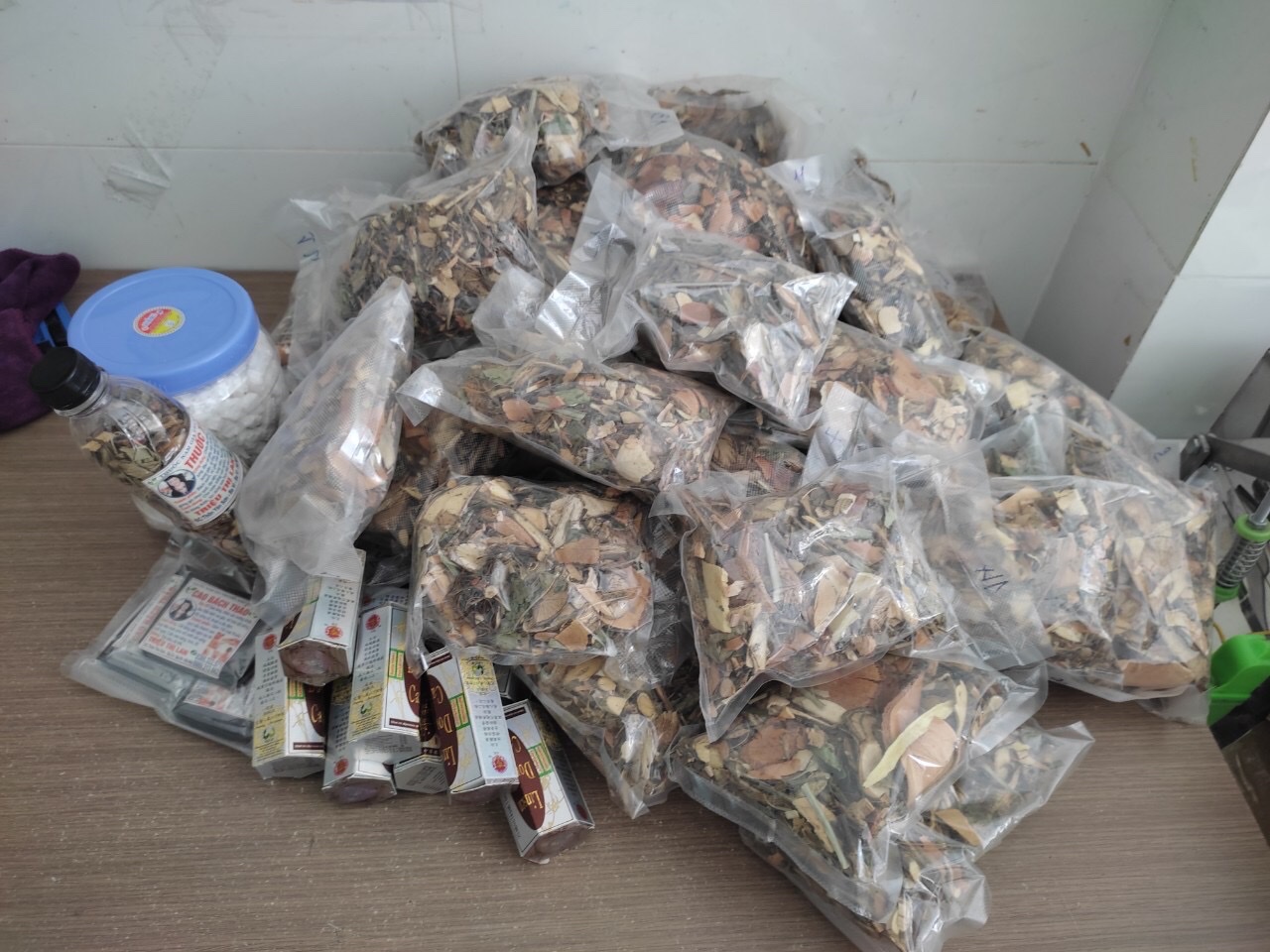gửi thuốc đông y đi mỹ
