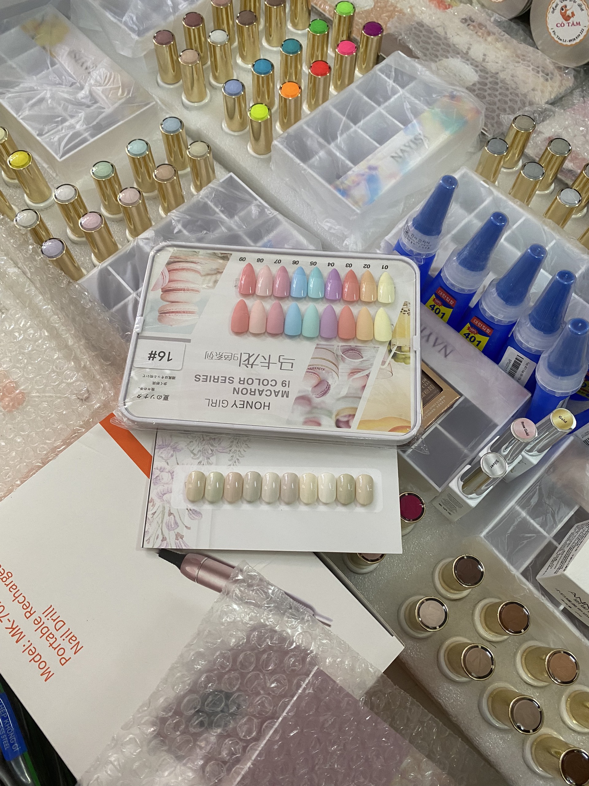 gửi phụ kiện nail đi Đài Loan