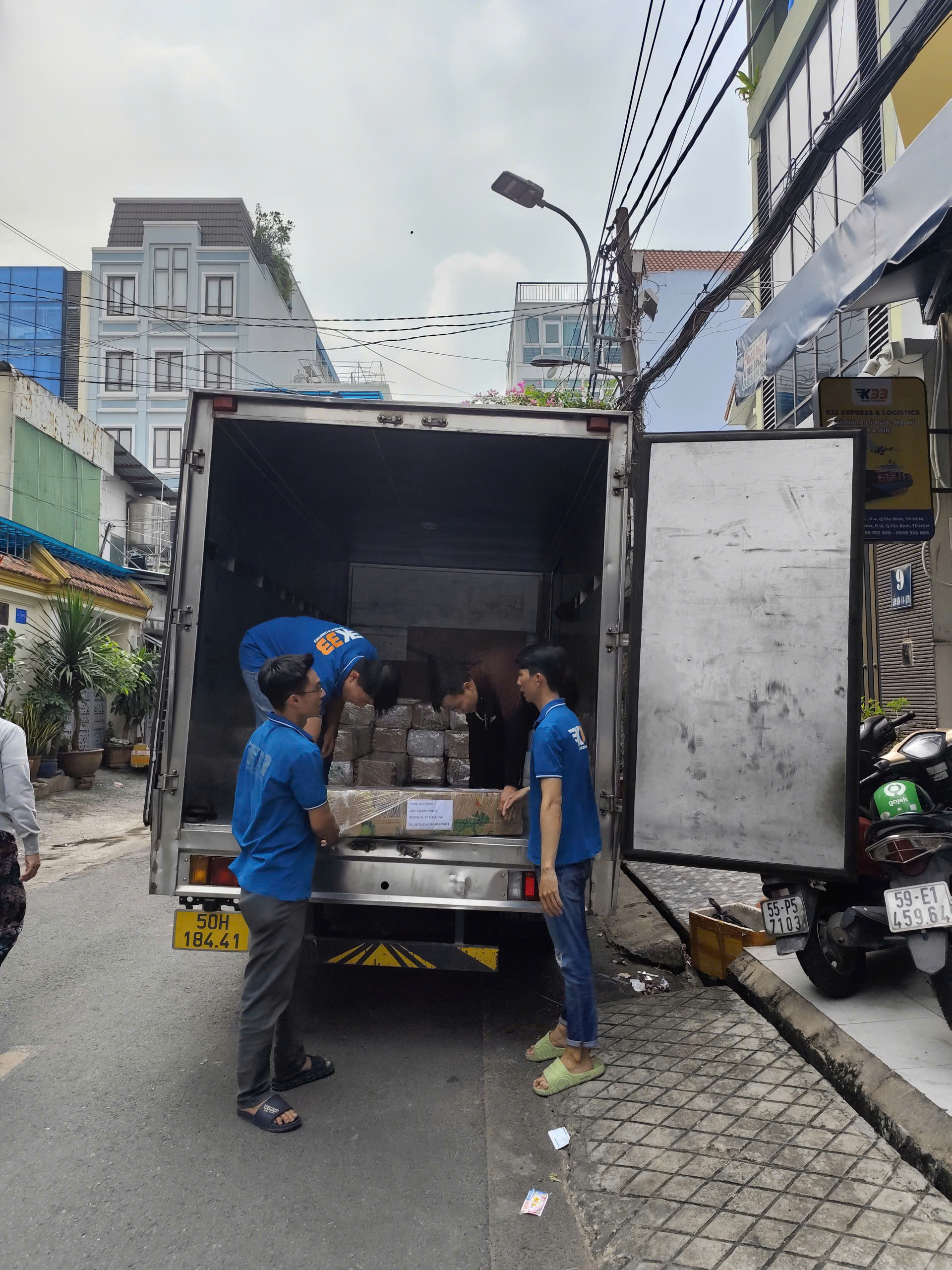 Dịch Vụ Pickup và Xử Lý Hàng Hóa Gửi Đi Nước Ngoài 