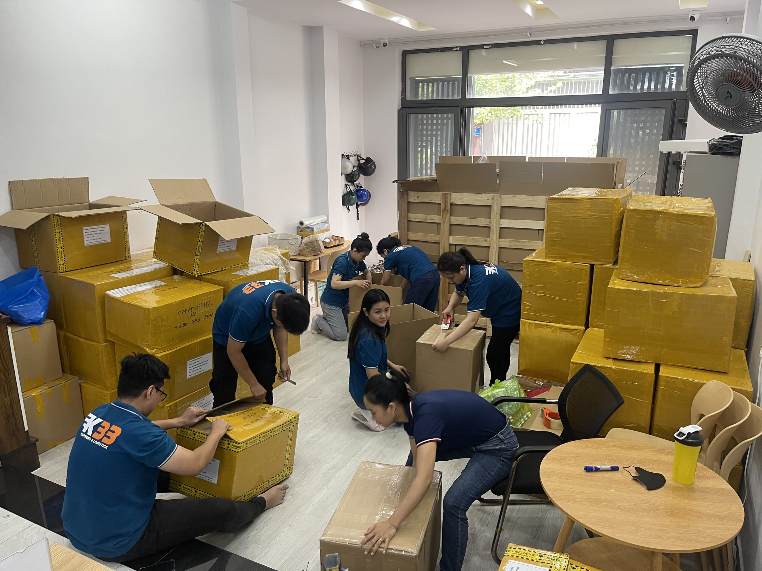Dịch Vụ Pickup và Xử Lý Hàng Hóa Gửi Đi Nước Ngoài 